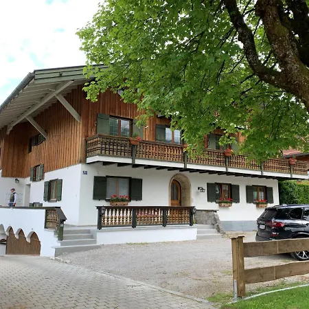 Ape Maja Apartmán *